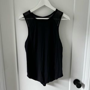 Lululemon Workout Top - Size 6